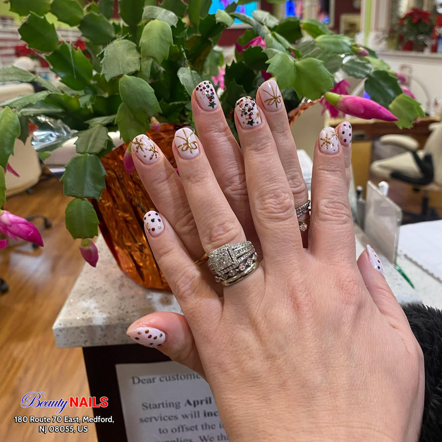 nail design by Beauty Nails